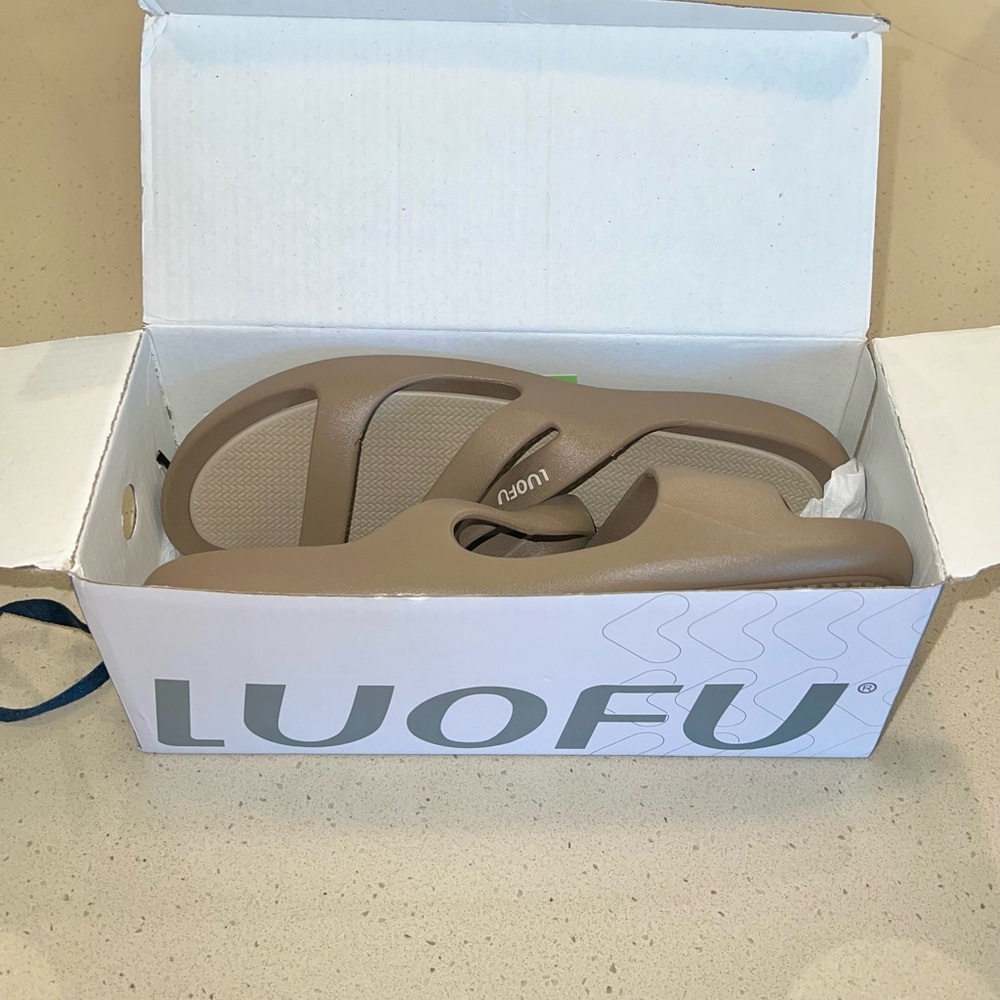 Women's Tan Sandals Size 9.5 NWT - Picture 6 of 6